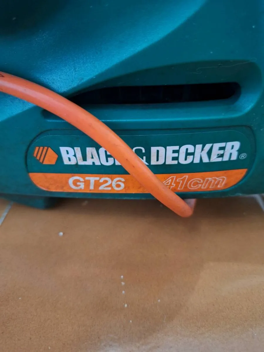 Black and Decker GT26 electric hedge cutter - Image 2