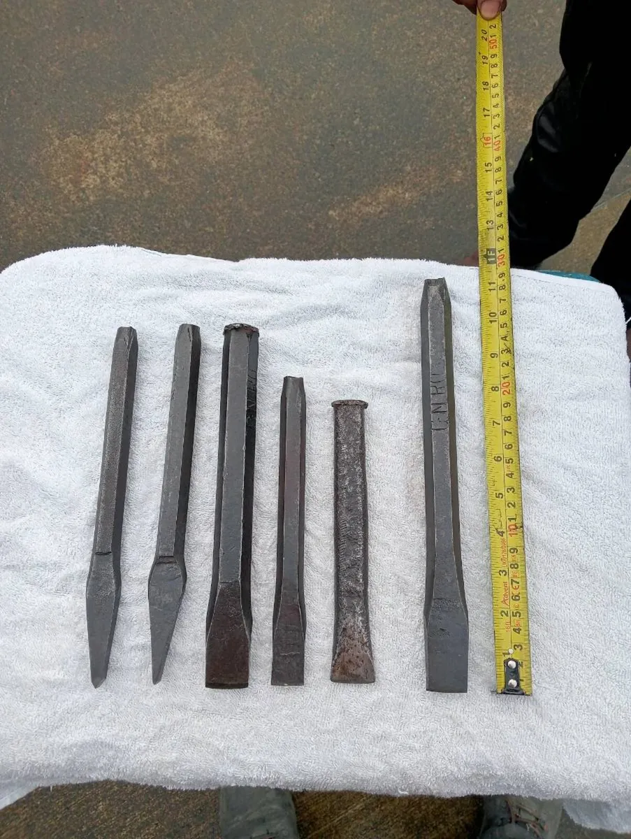Stone masonry chisel - Image 1