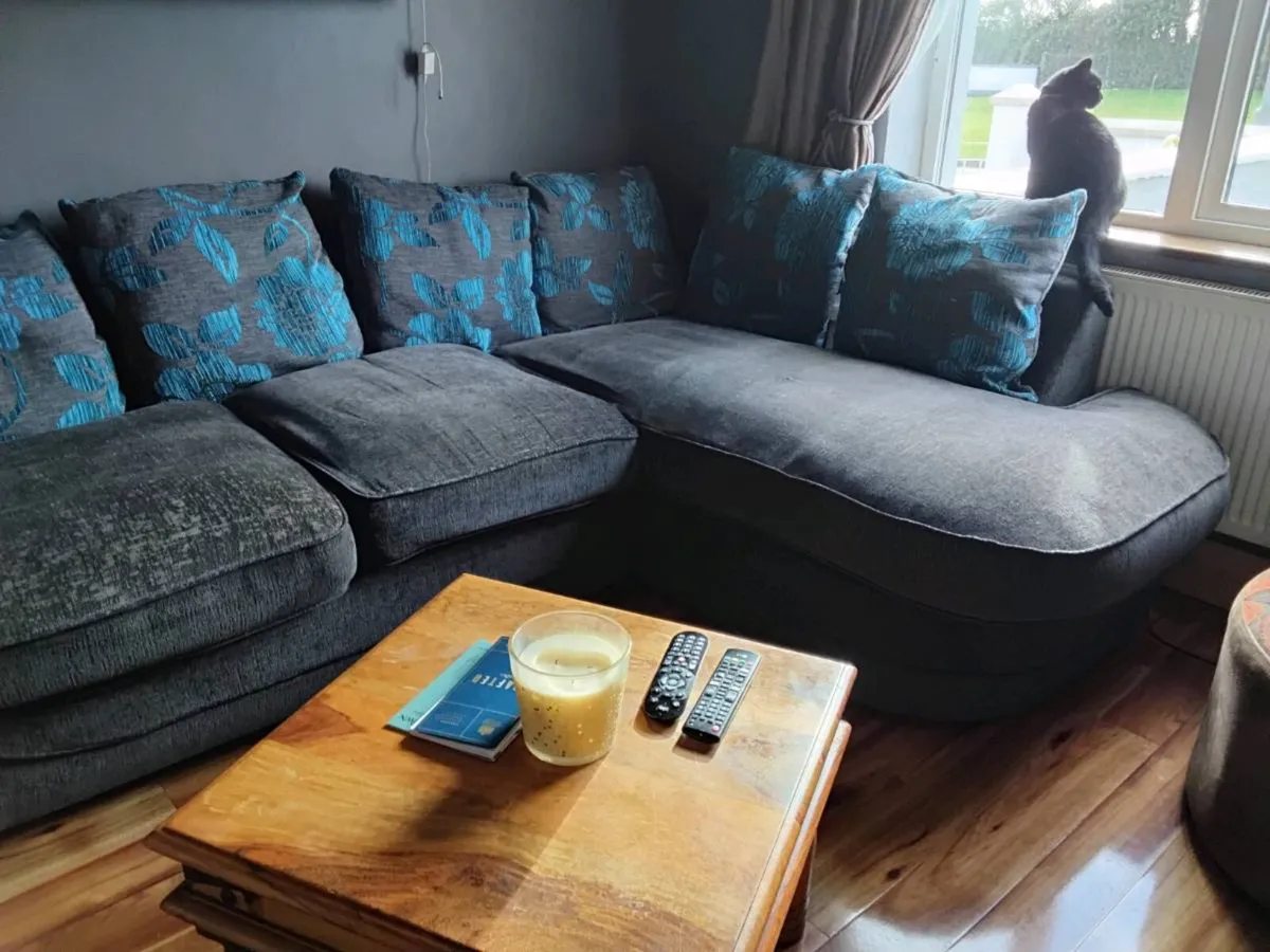 L shaped couch and loveseat - Image 2