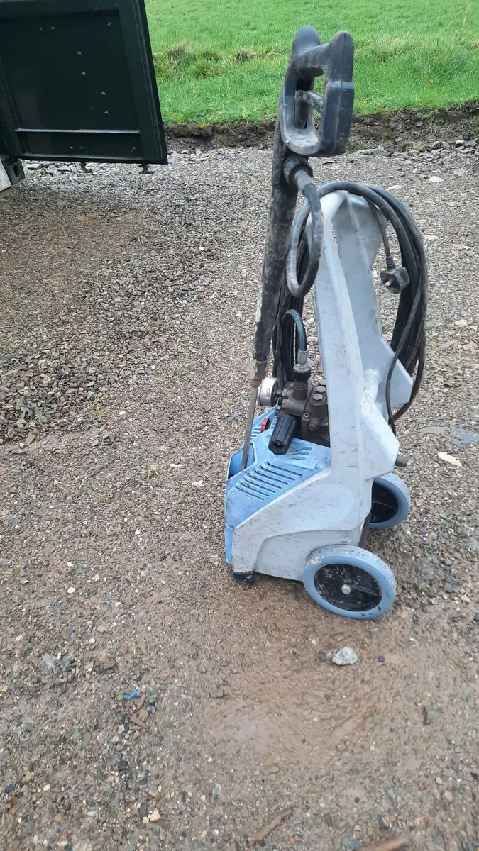 3500 PSI- heavy duty power washer- perfect conditi - Image 2
