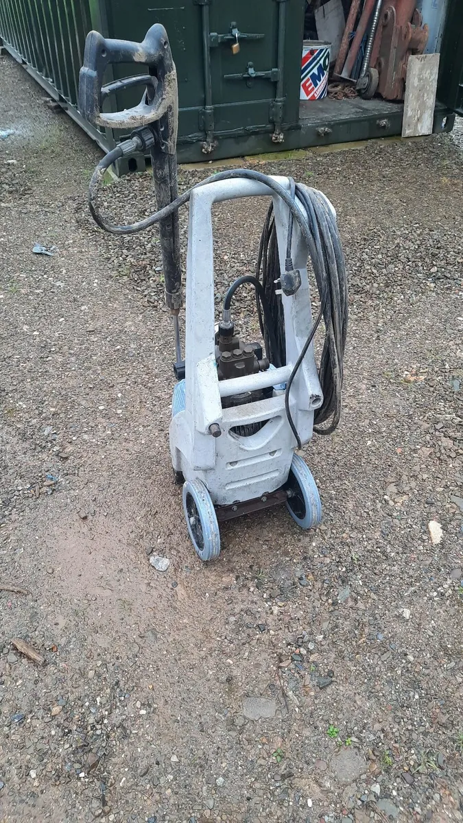 3500 PSI- heavy duty power washer- perfect conditi - Image 4