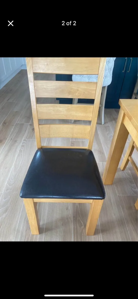 Table and chairs - Image 2