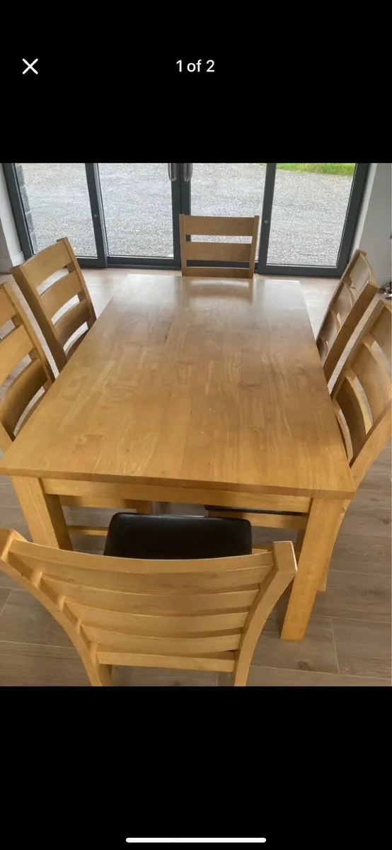 Table and chairs - Image 1
