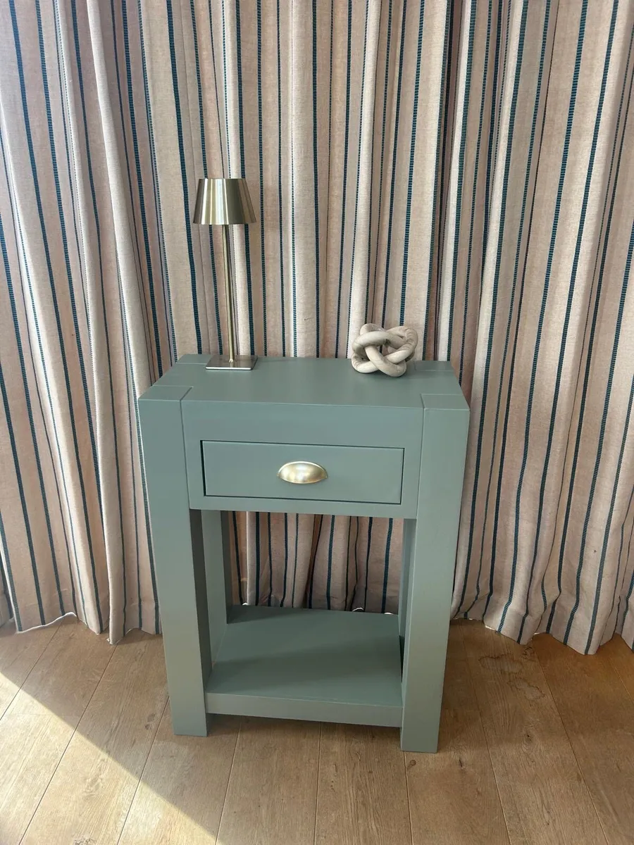 Hall table / end table - Image 1