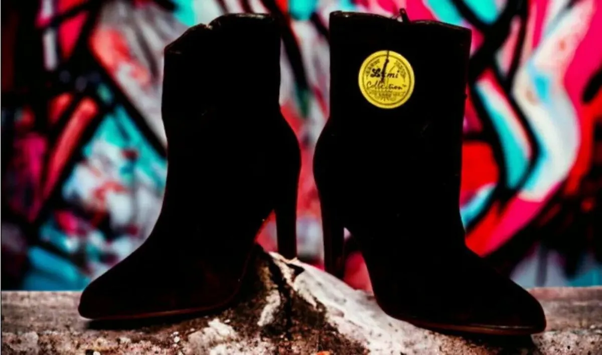 BNWT 'Harrods In Store' Boots - Image 4