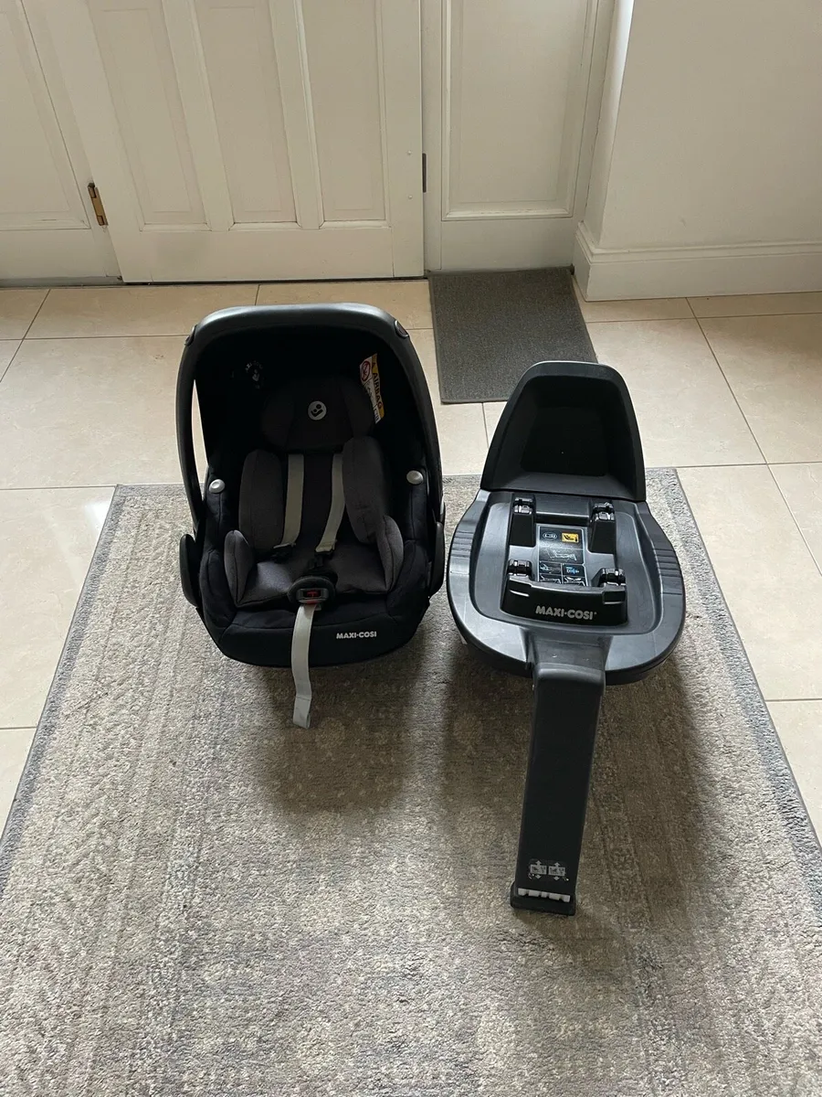 Maxi Cosi Pebble Infant Car Seat and Base - Image 2