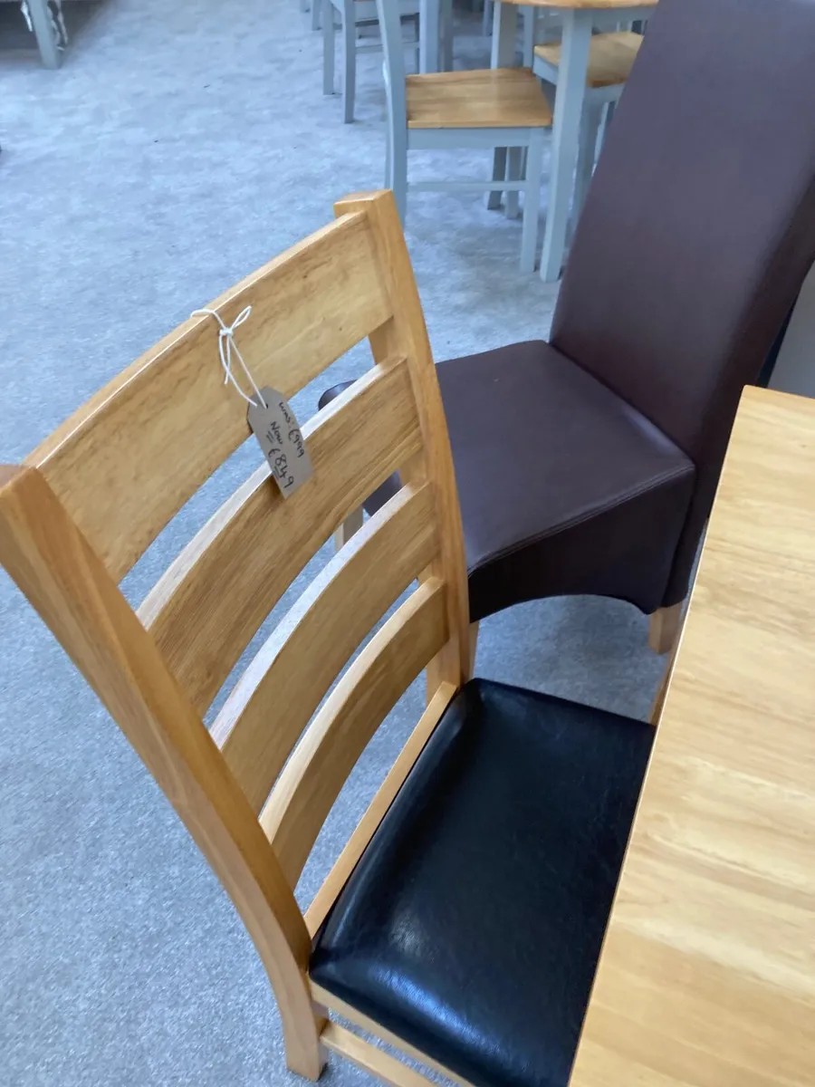 Table and chairs - Image 3