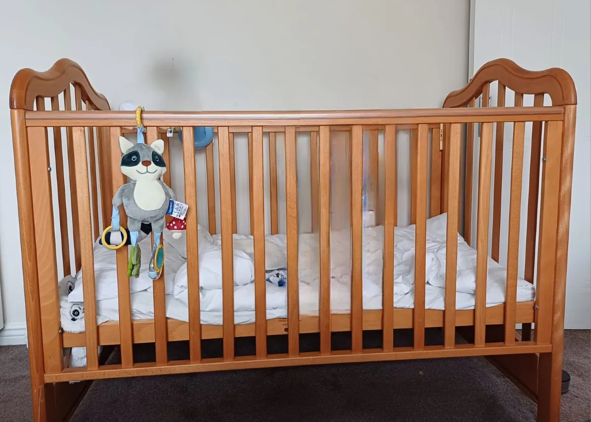 Beautiful wooden cot - Image 4