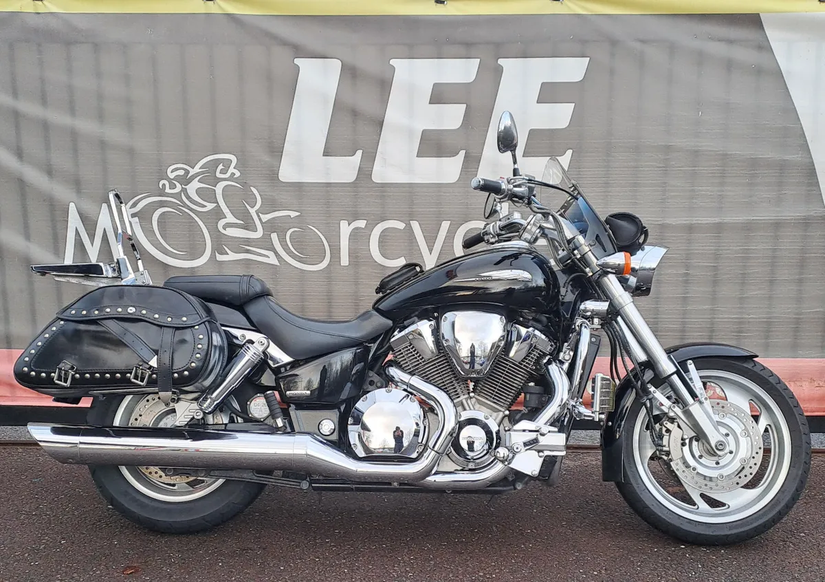 2011 HONDA VTX1800 - Image 1