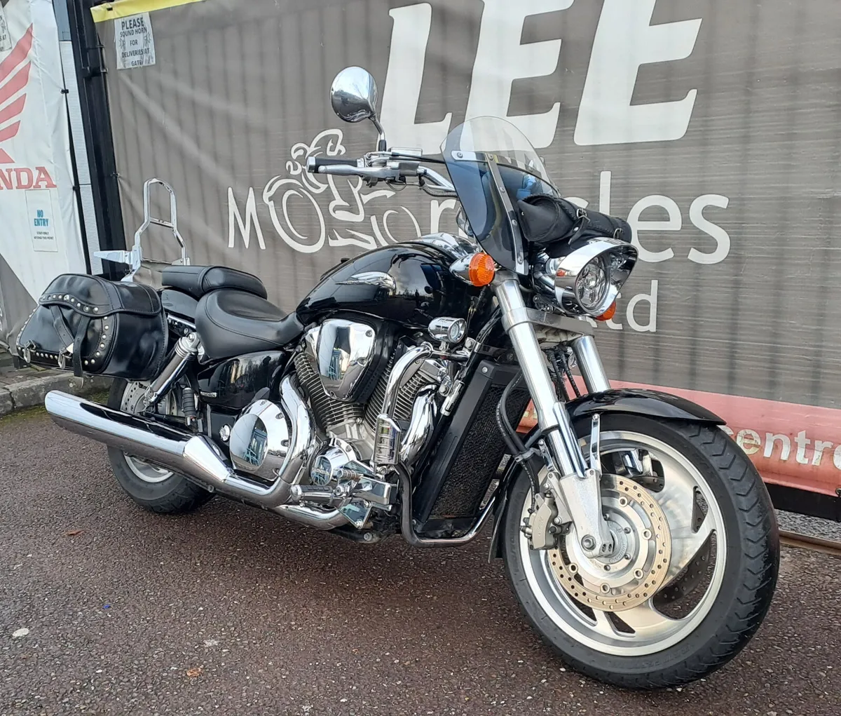 2011 HONDA VTX1800 - Image 2