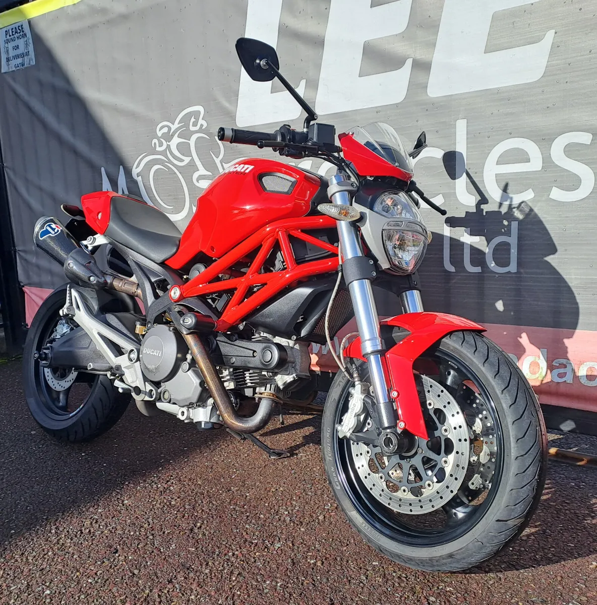 2009 DUCATI MONSTER 696 - Image 2