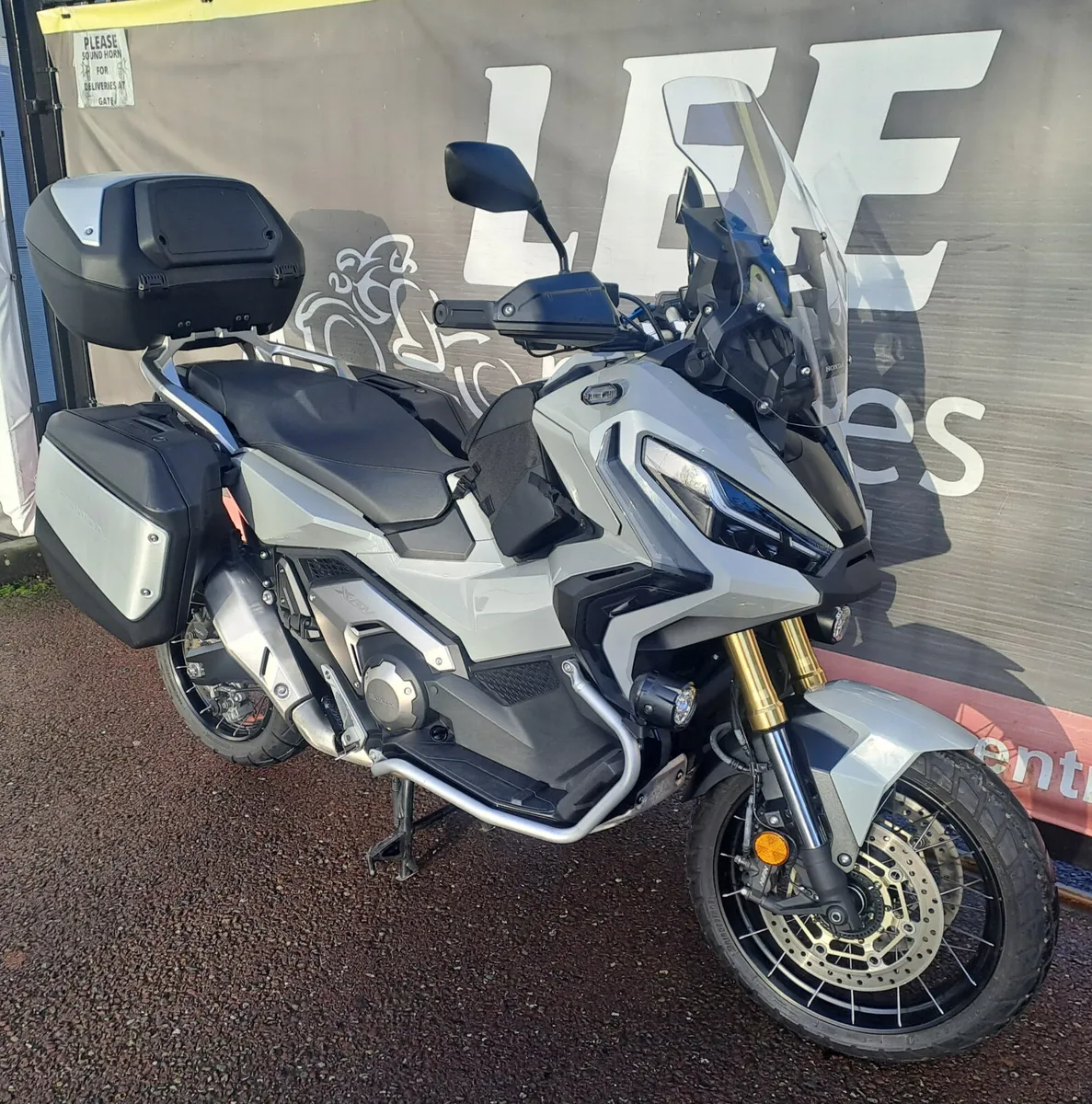 2022 HONDA X-ADV 750 - Image 2