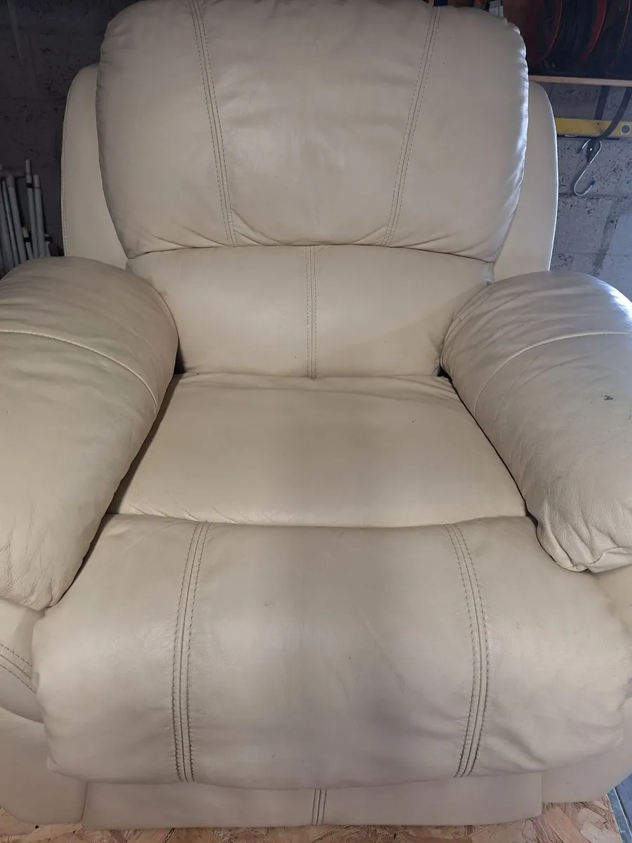 Cream leather recliner armchair - Image 1