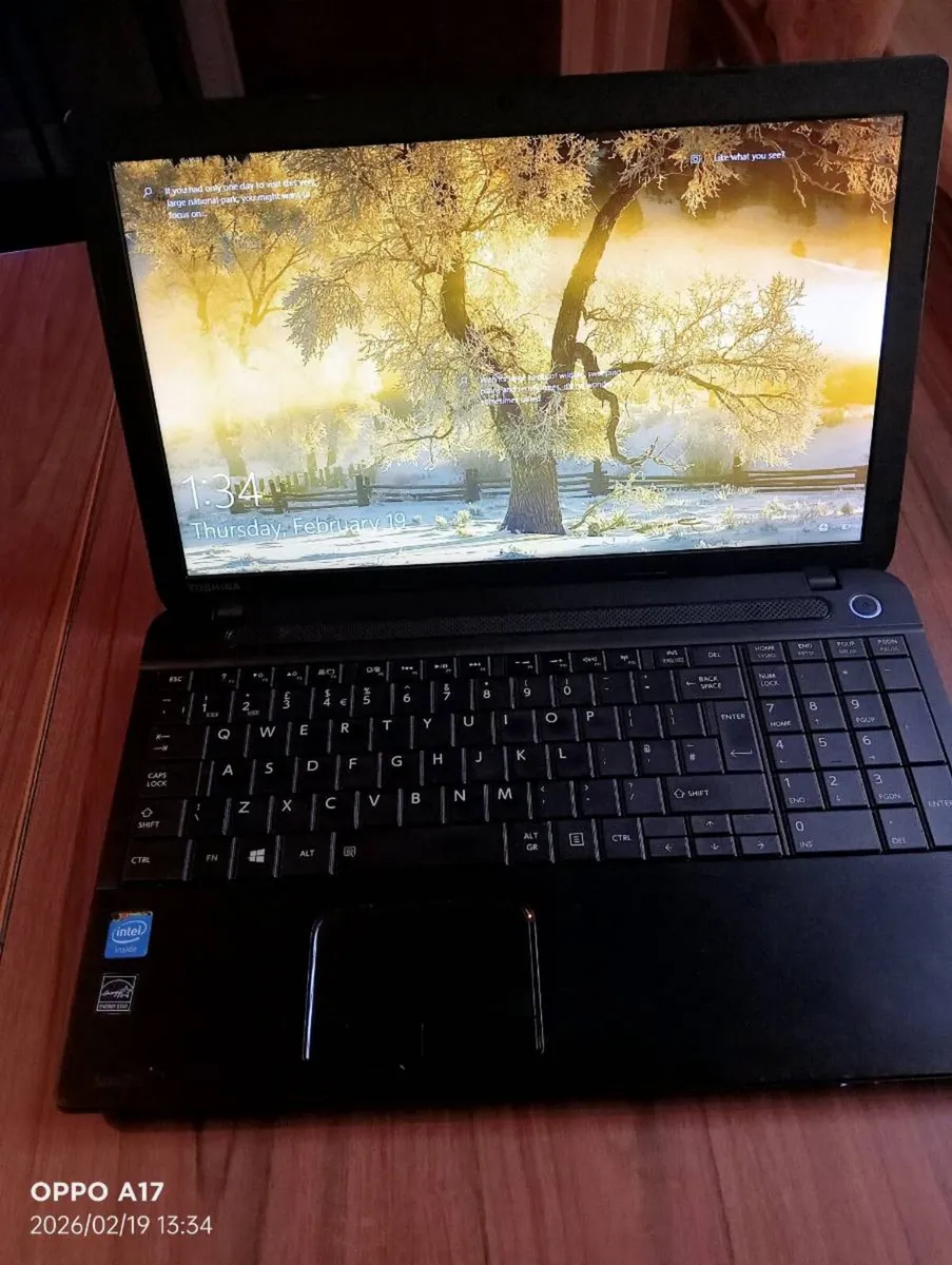 Toshiba laptop great condition - Image 1