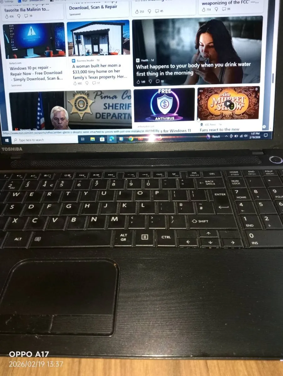 Toshiba laptop great condition - Image 4