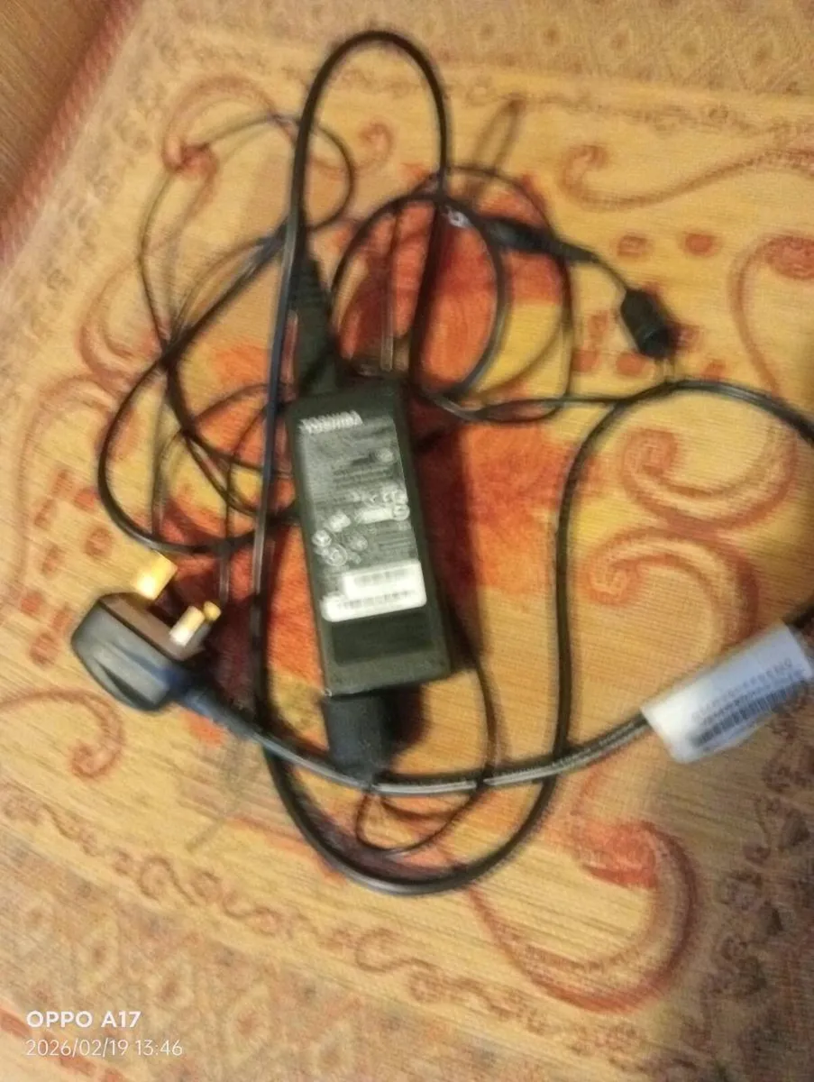 Toshiba laptop great condition - Image 3