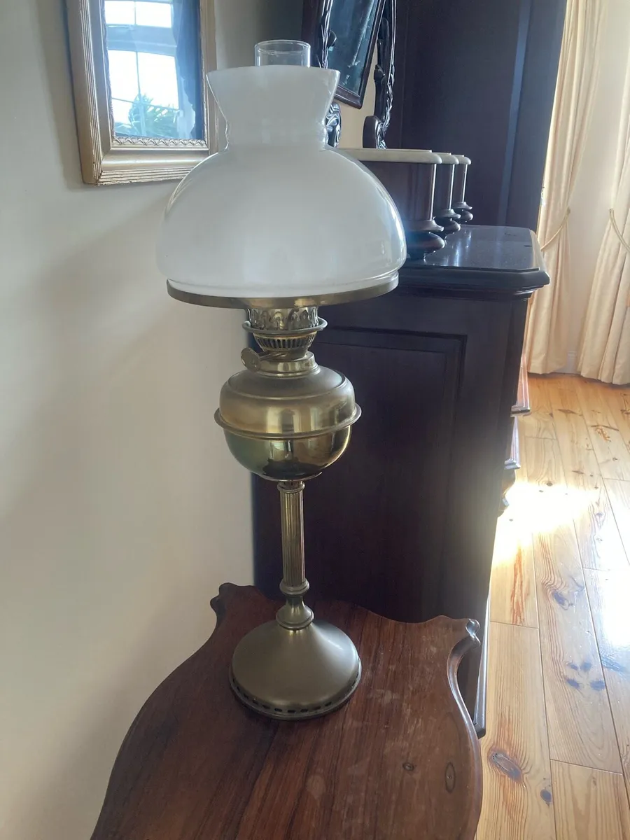 Antique Oil Lamp - Image 3