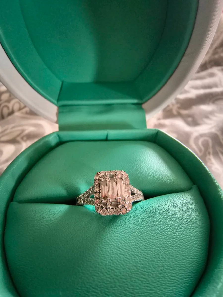 18kt white gold engagement ring - Image 1