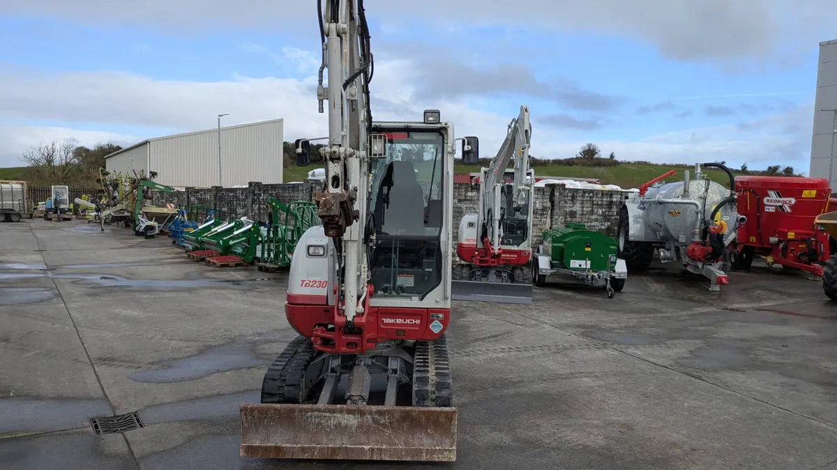 2016 Takeuchi TB230 Mini Digger - Image 4