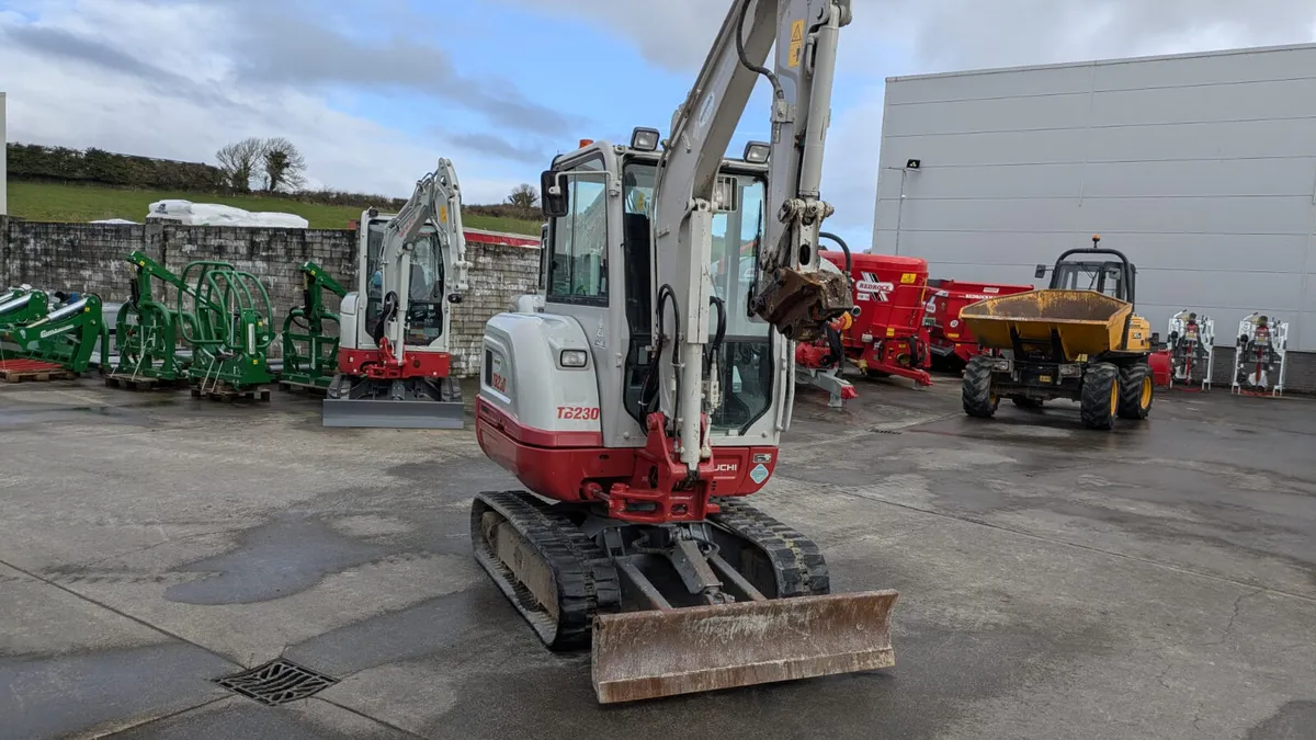 2016 Takeuchi TB230 Mini Digger - Image 3