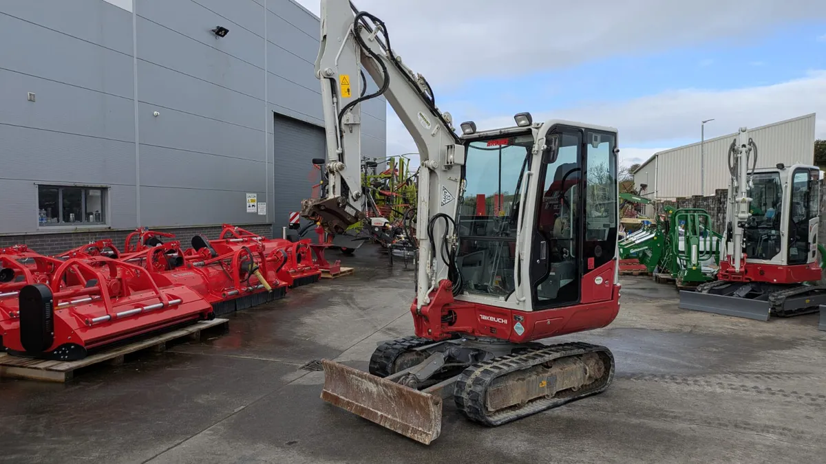 2016 Takeuchi TB230 Mini Digger - Image 2