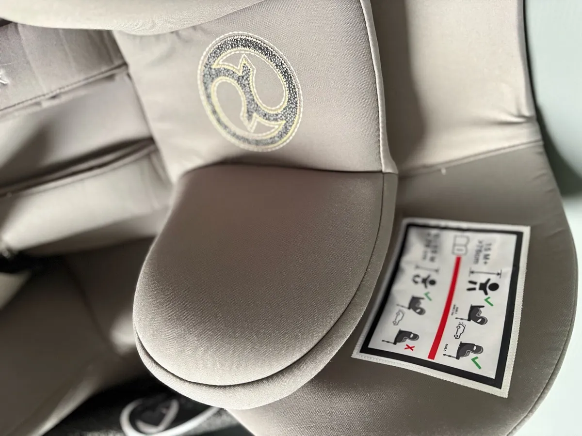 Cybex Sirona i size with isofix base - Image 3