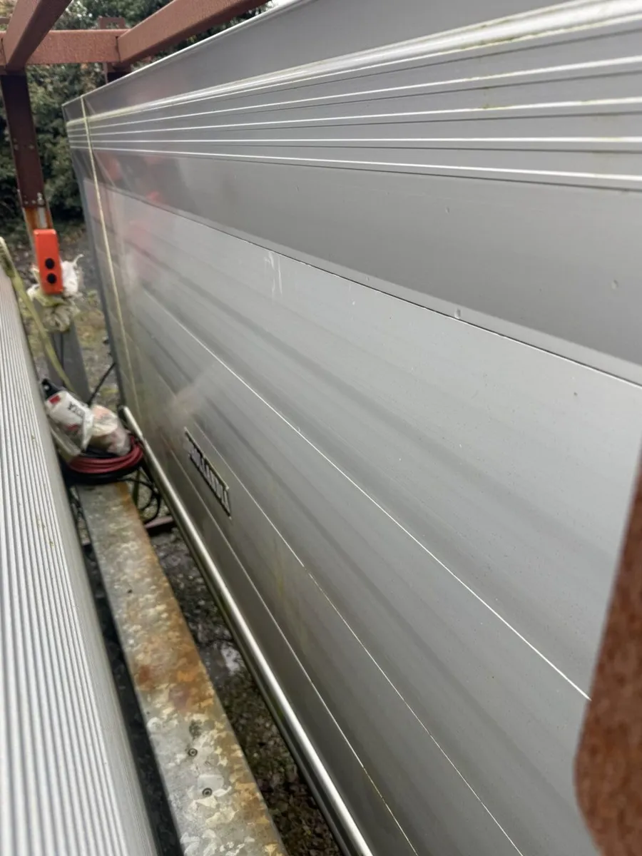 New Electric Tail Lift **Online Auction** - Image 3