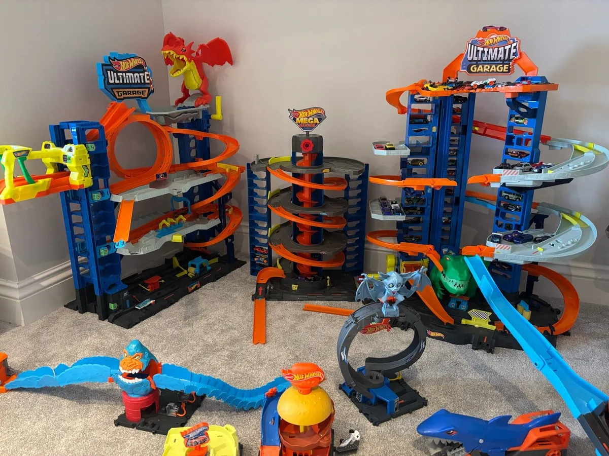 Hot wheels sets - Image 2