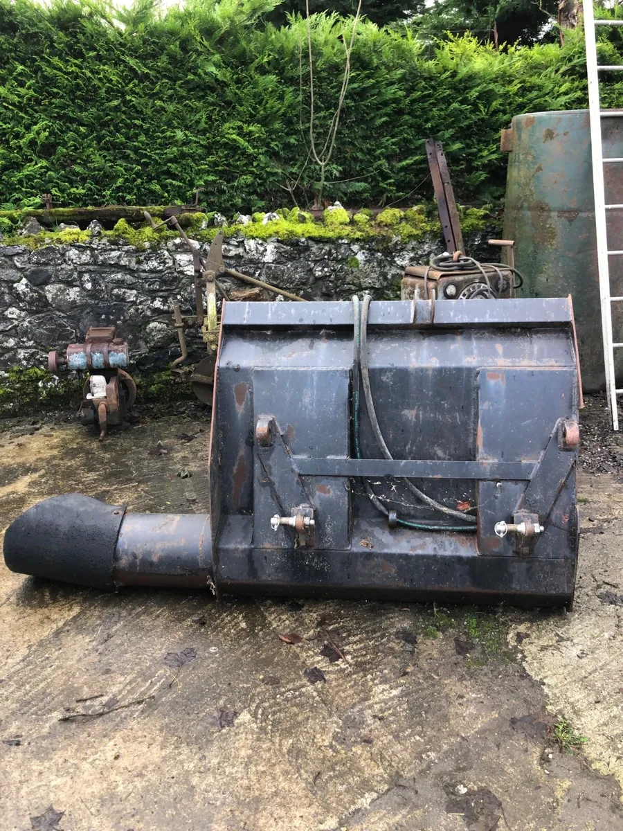 Tractor mounted meal feeder - Image 2
