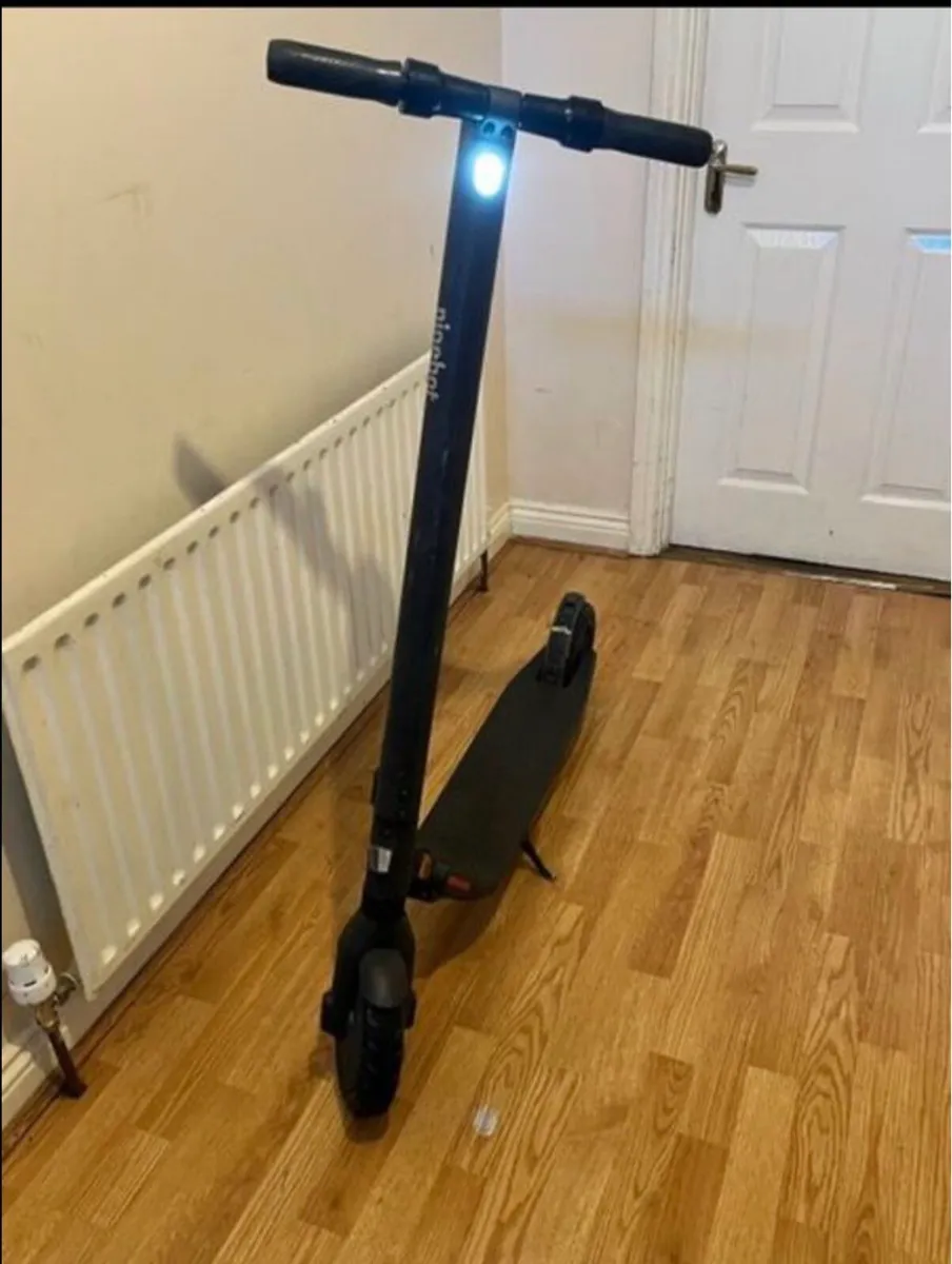 NINEBOT E25 ELECTRIC SCOOTER - Image 2