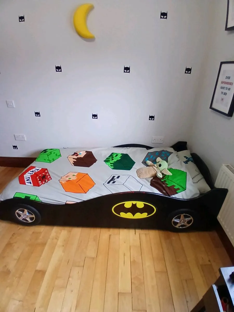 Kids car Batman single bed - Image 1