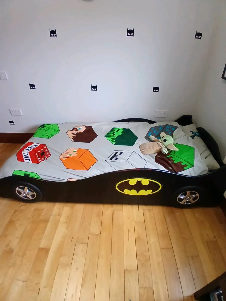 Kids car Batman single bed - Image 2
