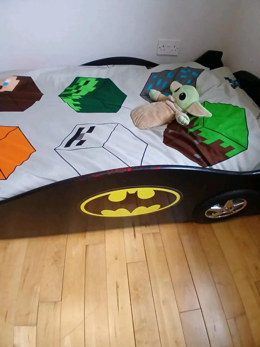 Kids car Batman single bed - Image 3