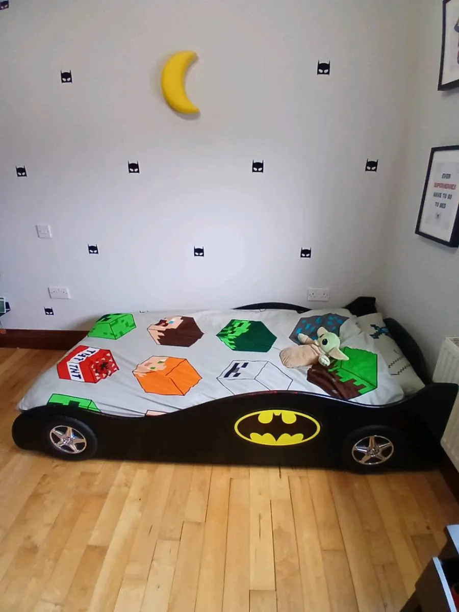 Kids car Batman single bed - Image 4