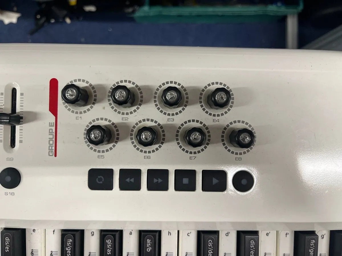 Axiom Pro 61 MIDI Controller - Image 4