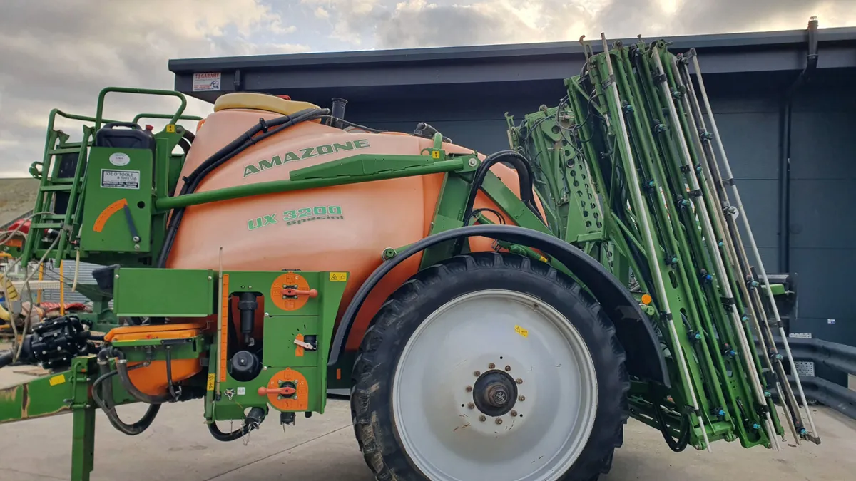 Used Amazone UX 3600 24 Mtr Trailed Sprayer - Image 2