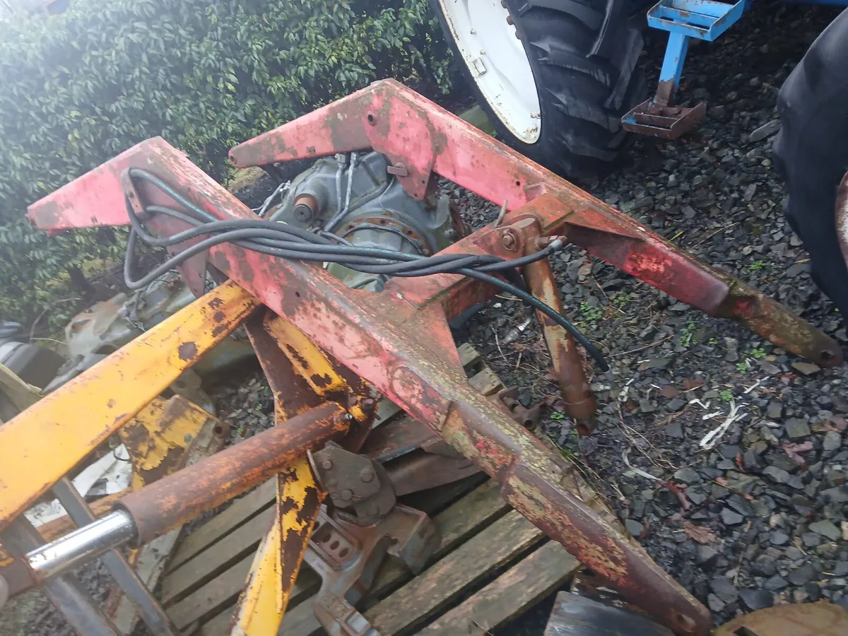 CHEAP FRONT LOADERS TO CLEAR - Image 2