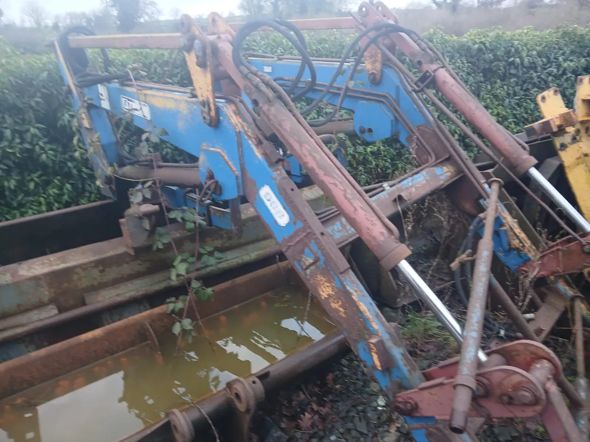 CHEAP FRONT LOADERS TO CLEAR - Image 1