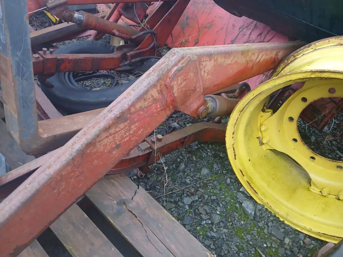 CHEAP FRONT LOADERS TO CLEAR - Image 3