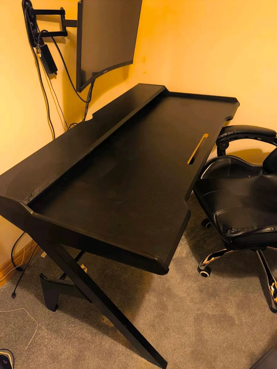 Gaming Desk / Computer Desk – Great Condition - Image 1