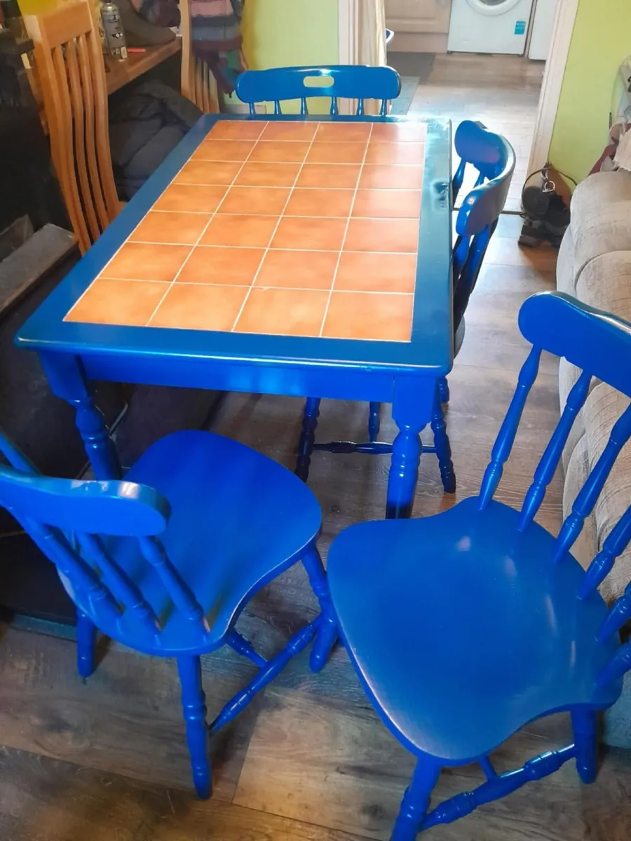 Table Chairs - Image 1