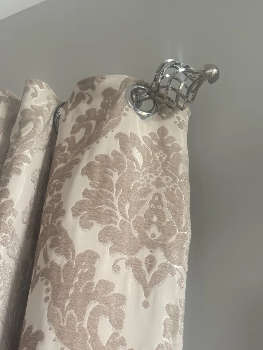 Curtain set x 4 and poles - Image 1