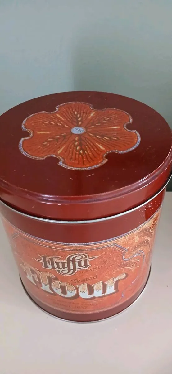 Mid Century Tea Coffee Sugar Flour Cannisters - Image 3