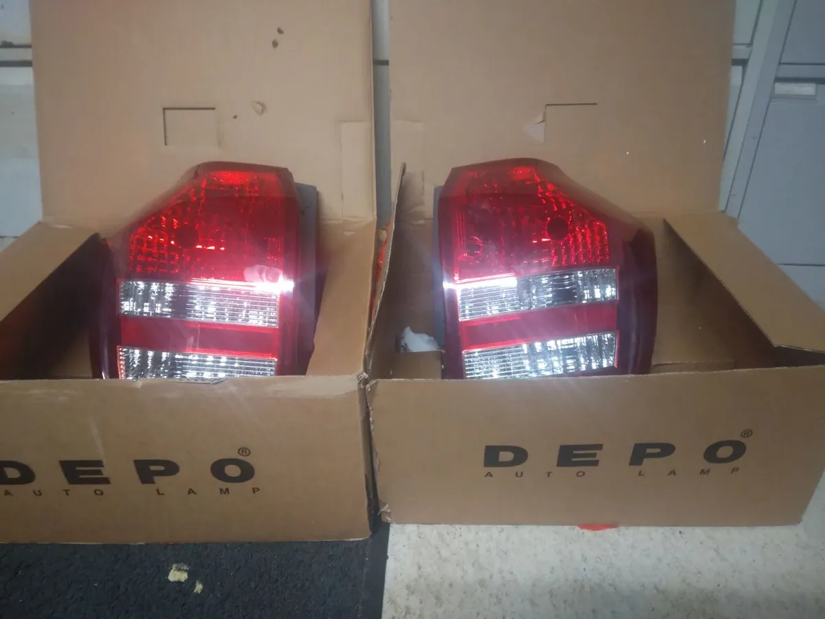 Kia ceed eDriver &passenger side tail lights pair - Image 1