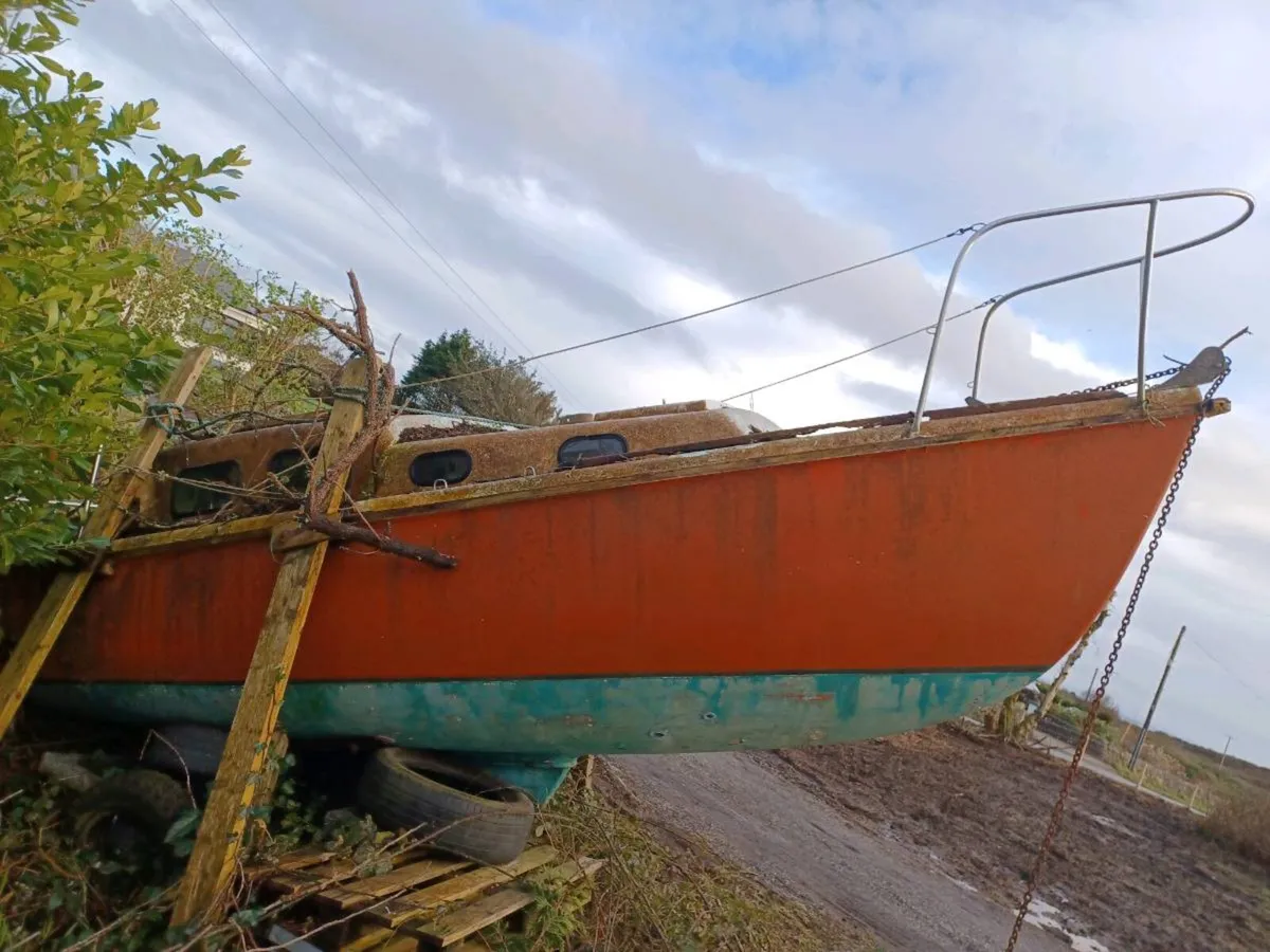 Yacht with mast free - Image 1