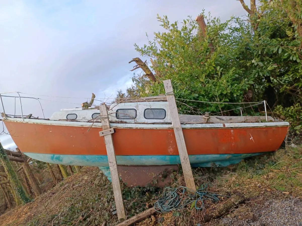 Yacht with mast free - Image 3