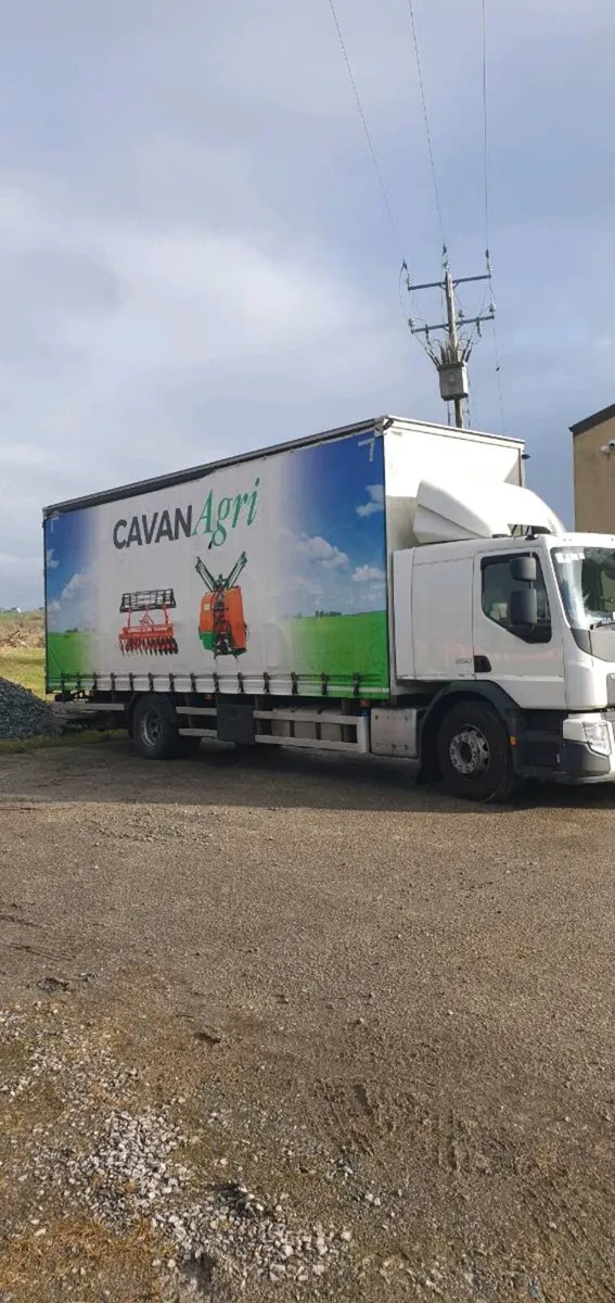 191 Volvo 250 FE - Image 1