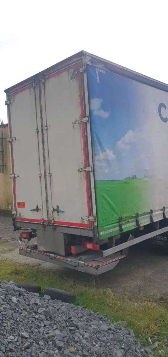 191 Volvo 250 FE - Image 3