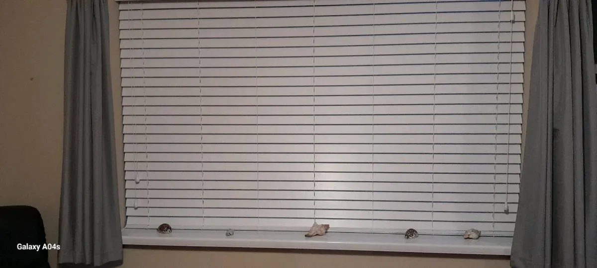 Blinds. - Image 1