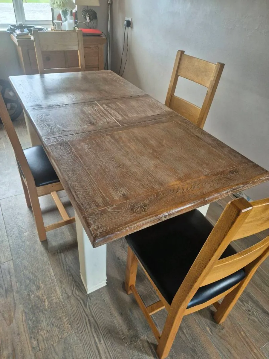 Table and chairs - Image 3